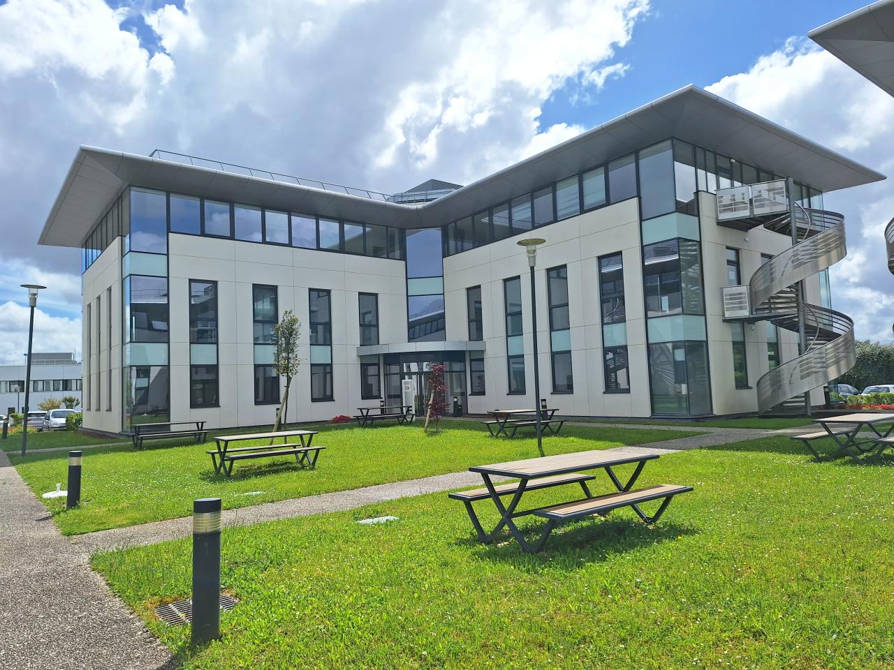 Bureau Le Haillan 1455m² Location bureau Le Haillan Gironde OLBUR2532147 0